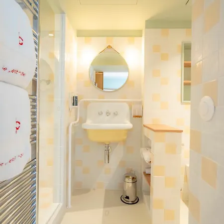 Le Petit Hotel