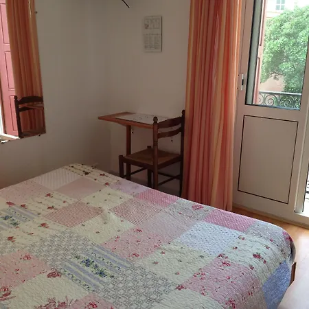 מלון Le Petit 3*