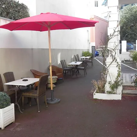 מלון Le Petit 3*